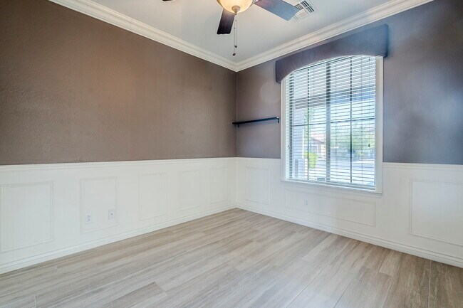 Building Photo - 2407 W Fawn Dr