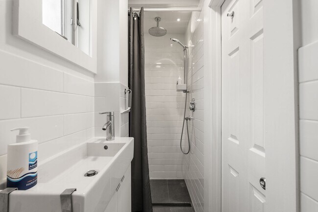 Building Photo - Winter Rental:  Helena House - Utilities Included & Dog-friendly!