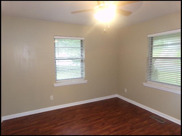 Building Photo - 13 Point O Woods Dr