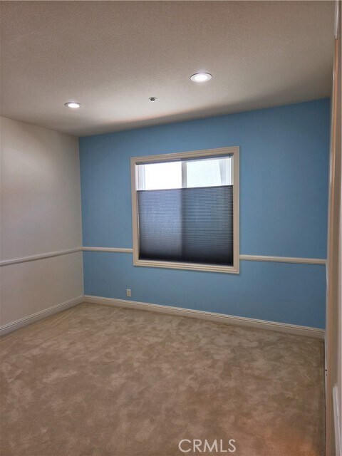 Building Photo - 17568 Cloverdale Way