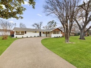Building Photo - 3616 Woodleigh Dr