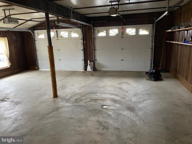 Building Photo - 11 Creeks Edge Rd