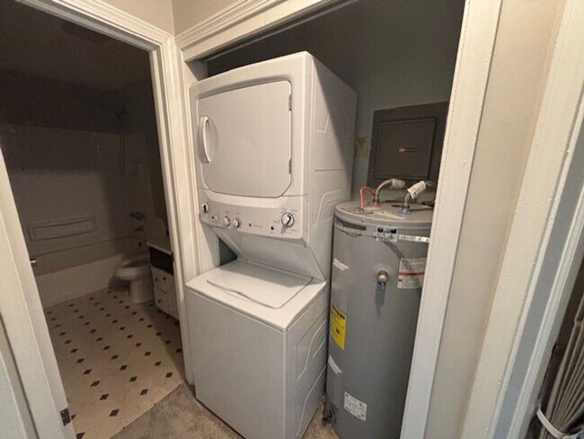 Building Photo - 1529 Old Central Rd