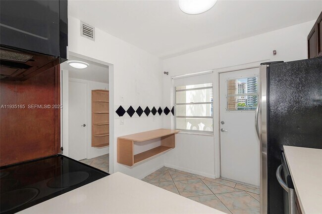 Building Photo - 3181 S Ocean Dr