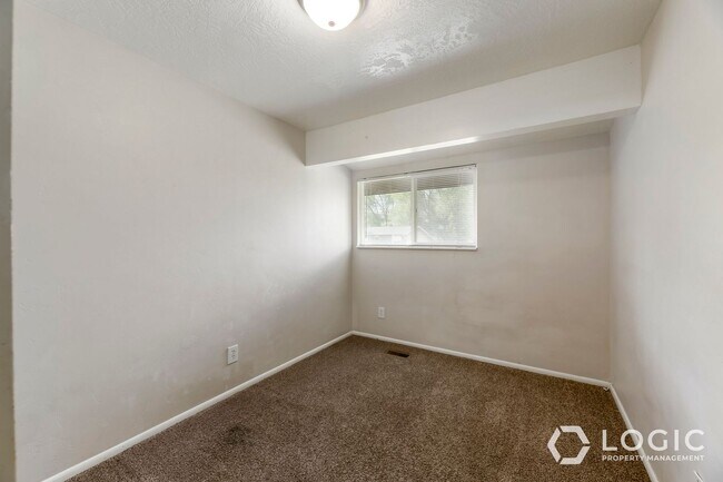 Building Photo - North Provo Duplex