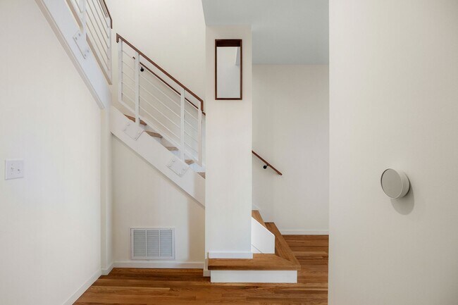 Building Photo - 223 S Stafford Ave