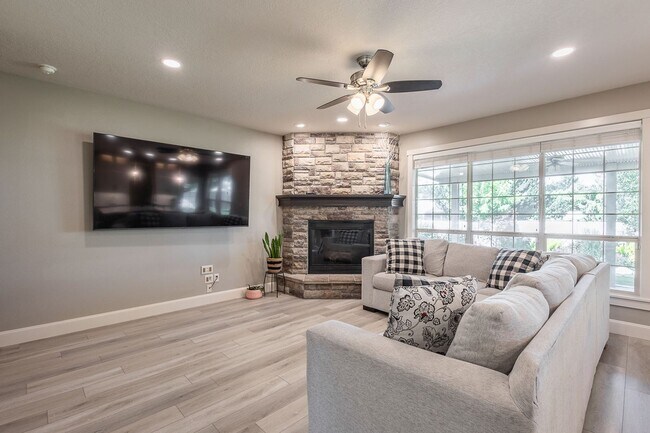 Building Photo - Stunningly Upgraded 4-Bedroom Home in Prime Eagle Location