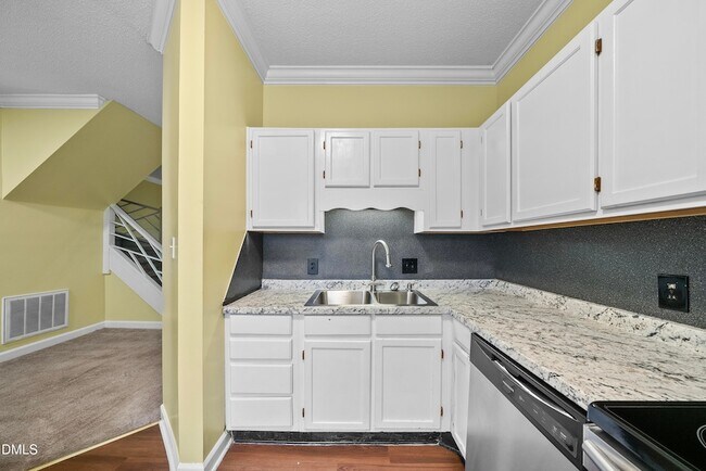 Building Photo - 6115 Highcastle Ct