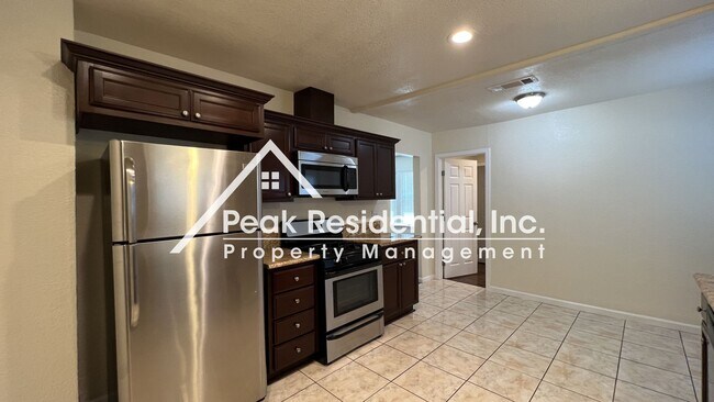 Building Photo - Very Nice 3bd/1ba House with 2 Car Garage