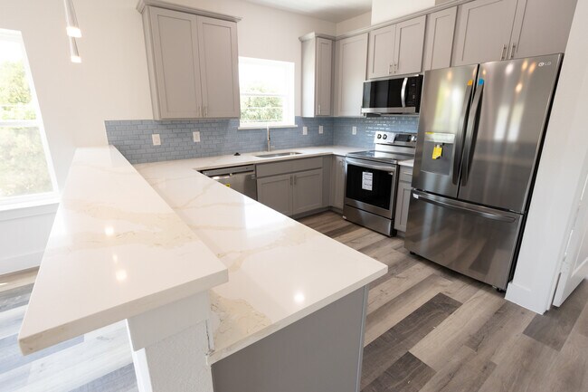 Building Photo - 3144 Wayside Ave