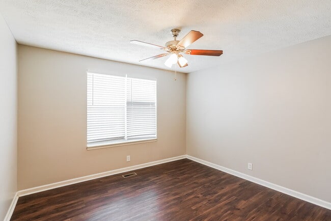 Building Photo - 1502 Cedardale Rd