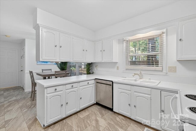 Building Photo - 10917 Blue Heron Dr