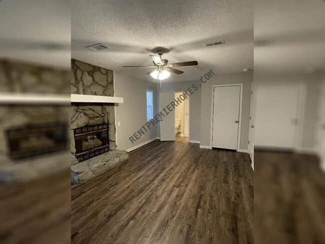 Building Photo - 7400 Debbie Dr