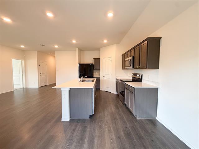 Building Photo - 264 Thoroughbred St