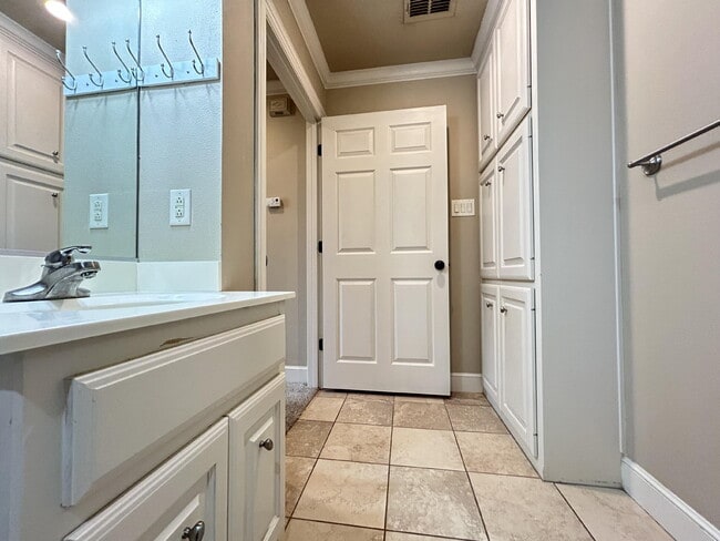 Building Photo - 4101 101st St