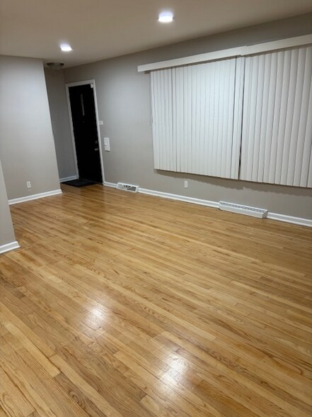 Building Photo - 12723 S Justine St