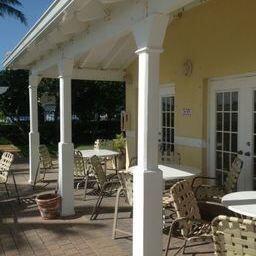 Building Photo - 1105 Lake Shore Dr