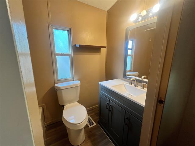 Building Photo - 4528 Wildwood Cir