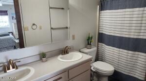 Building Photo - 913 Genevieve Dr