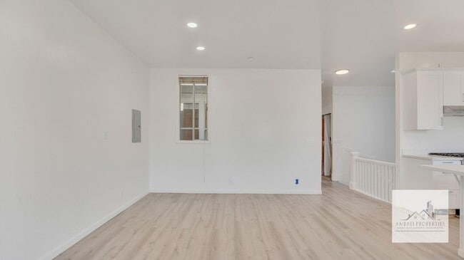Building Photo - 2610-2612-2612 Greenwich St
