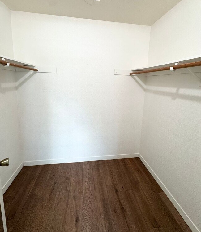 Building Photo - Upstairs 2 Bed / 2 Bath Condo in Gated Community – Available Now