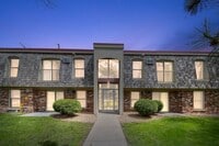 Building Photo - 1 Bedroom, 1 Bath open floor plan close to Downtown Hopkins