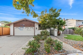 Building Photo - 5047 Pearl Ave