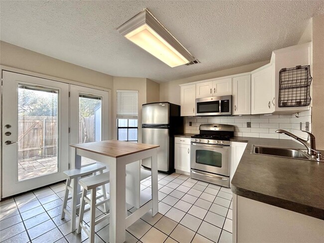 Building Photo - 1411 Gracy Farms Ln