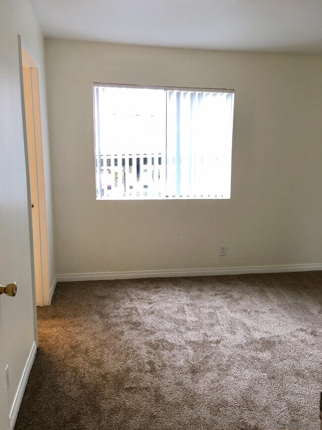 Building Photo - 17147 W Bernardo Dr