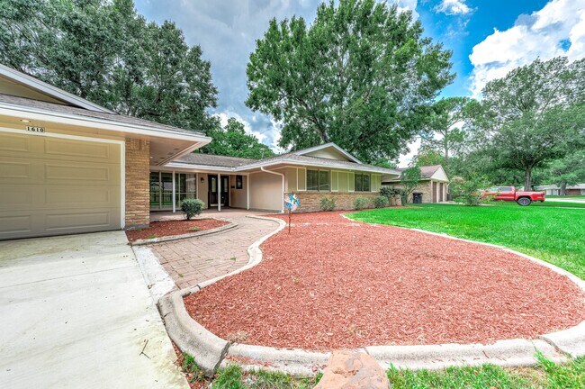 Building Photo - 1610 Richvale Ln