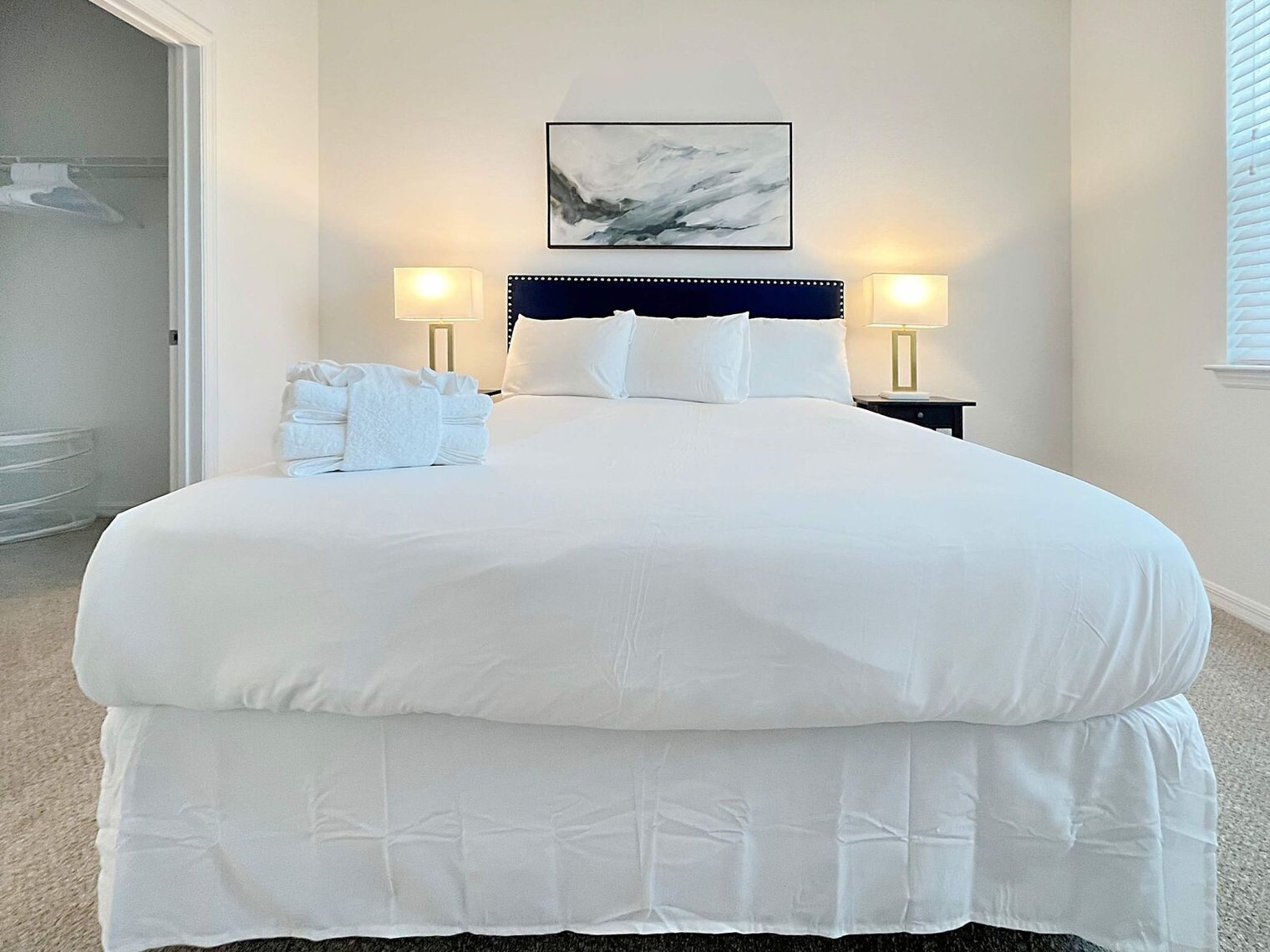 Building Photo - 1222 4th Ave E