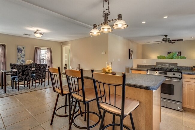 Building Photo - 2 Melvin St