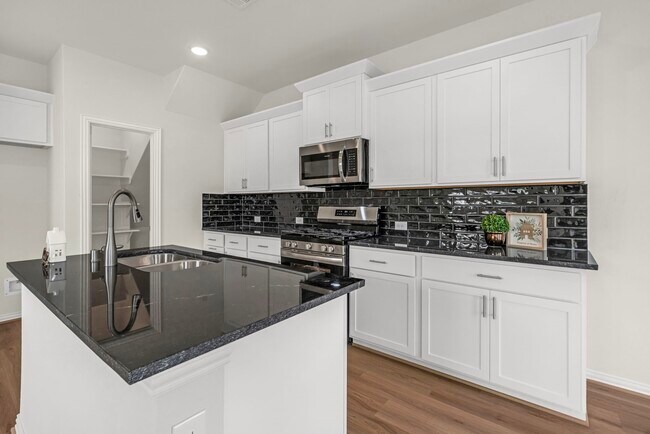 Building Photo - 27839 Western Crk Ct
