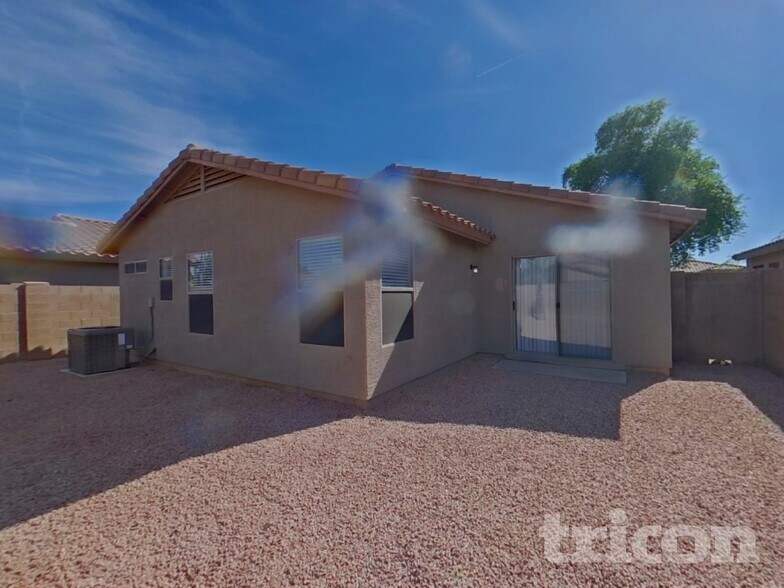 Building Photo - 43766 Elm Dr