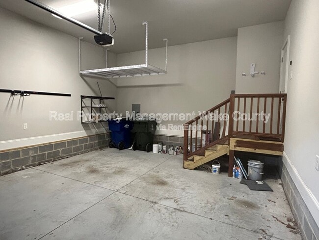 Building Photo - 5412 Robbins Dr