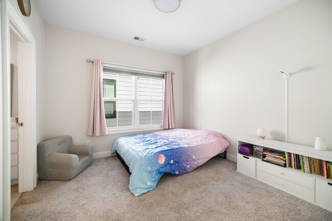 Building Photo - 2369 Rover Ct