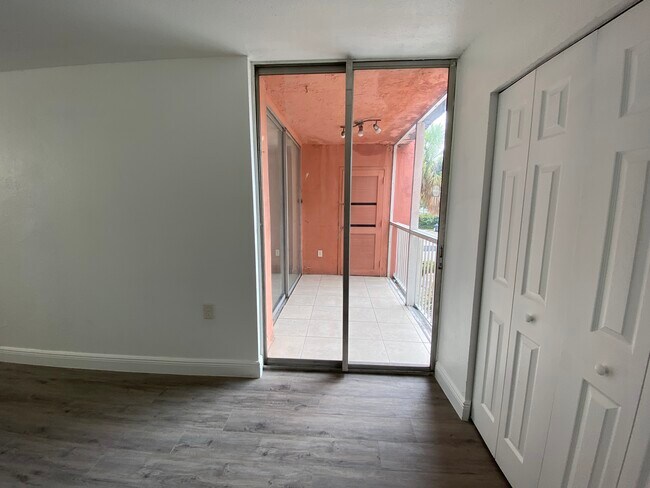 Building Photo - 19851 SW 114th Ave