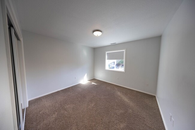 Building Photo - 4 Bedroom house in Hazel Dell - AC, large ...