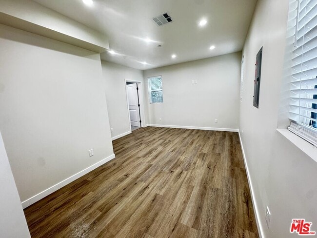 Building Photo - 5637-5634 Homeside Ave