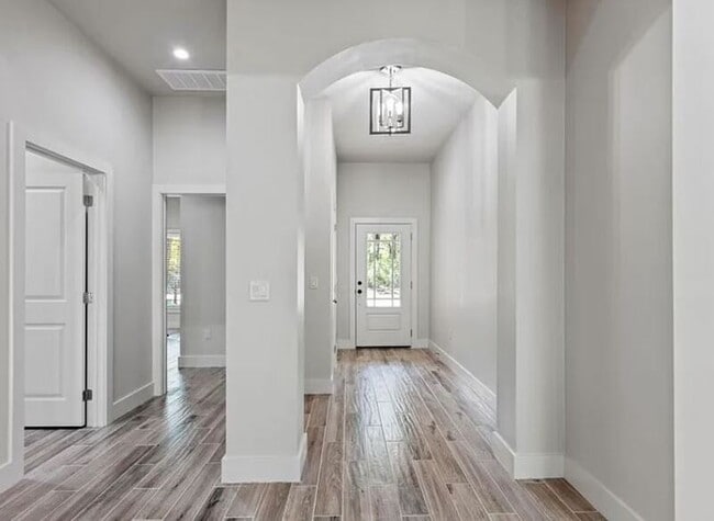 Building Photo - 16 Justin Ct