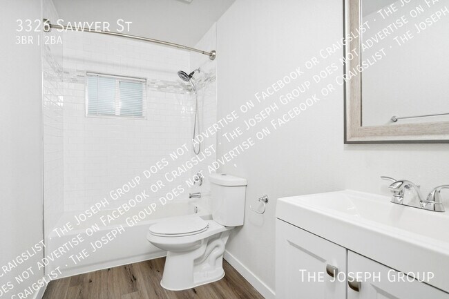 Building Photo - 3326 S Sawyer St