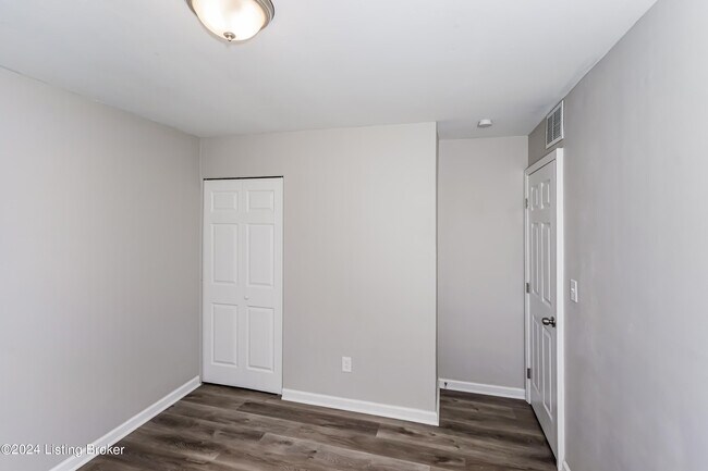 Building Photo - 514 Sinclair St