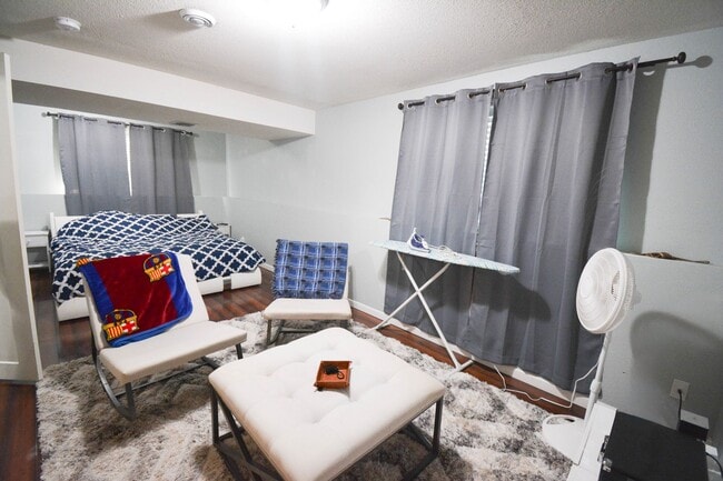 Building Photo - Modern 5-Bedroom Home for Rent in Rochester MN with Garage & Fenced Yard