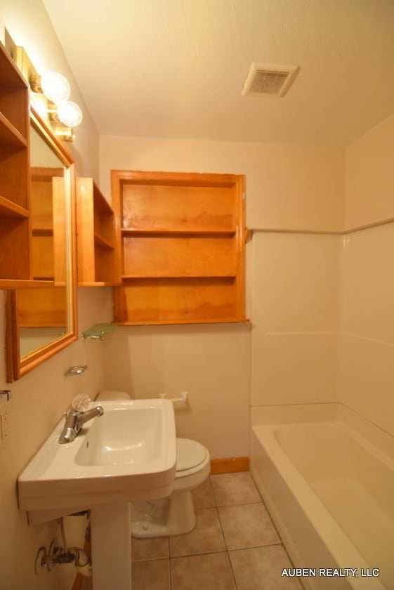 Building Photo - 3 Bed/2 Bath w/ Bonus Room - Section 8 OK!