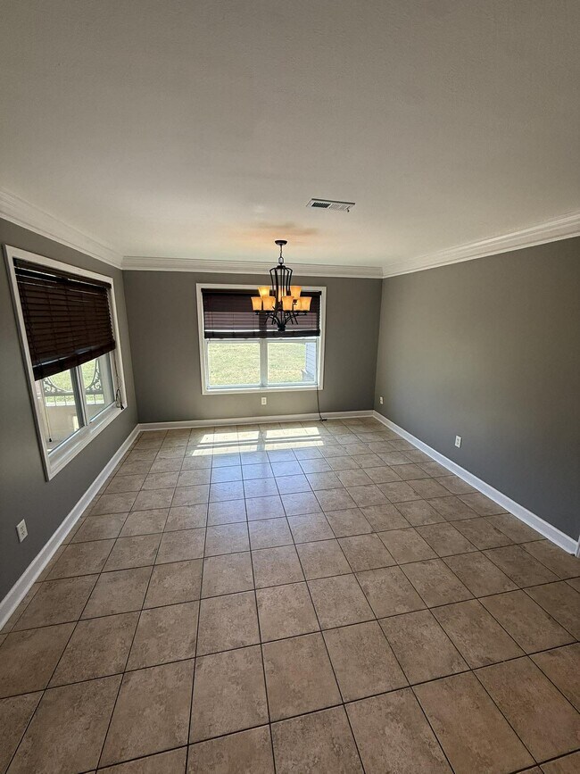 Building Photo - 708 Sandstone Dr