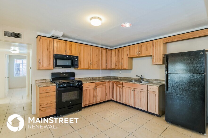 Building Photo - 2407 E Beverly Dr