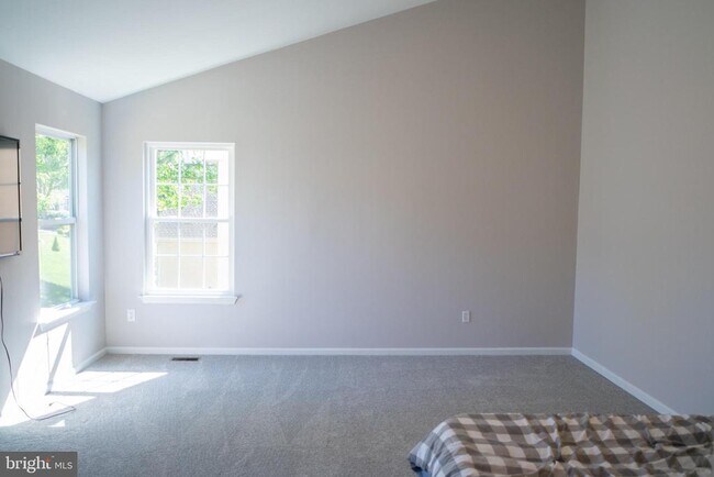 Building Photo - 102 Thomas Ln