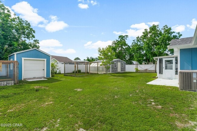 Building Photo - 1505 S Berthe Ave