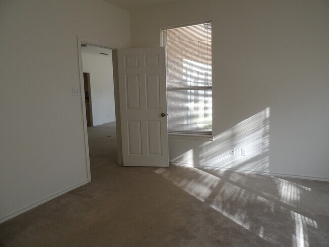 Building Photo - 1501 Sharron Ct
