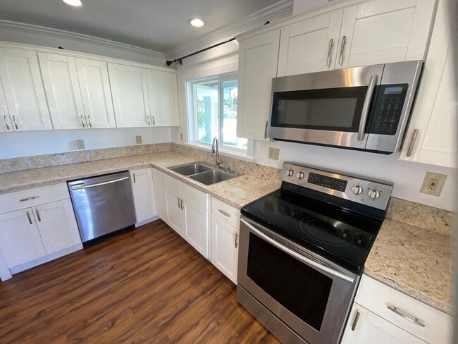 Building Photo - 3 Bedroom, 1.5 Baths